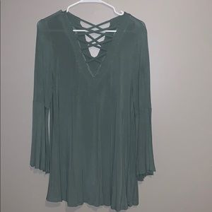 Bell sleeved long sleeve shirt